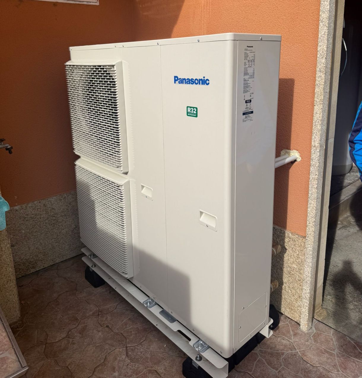 HVAC technician installation modern