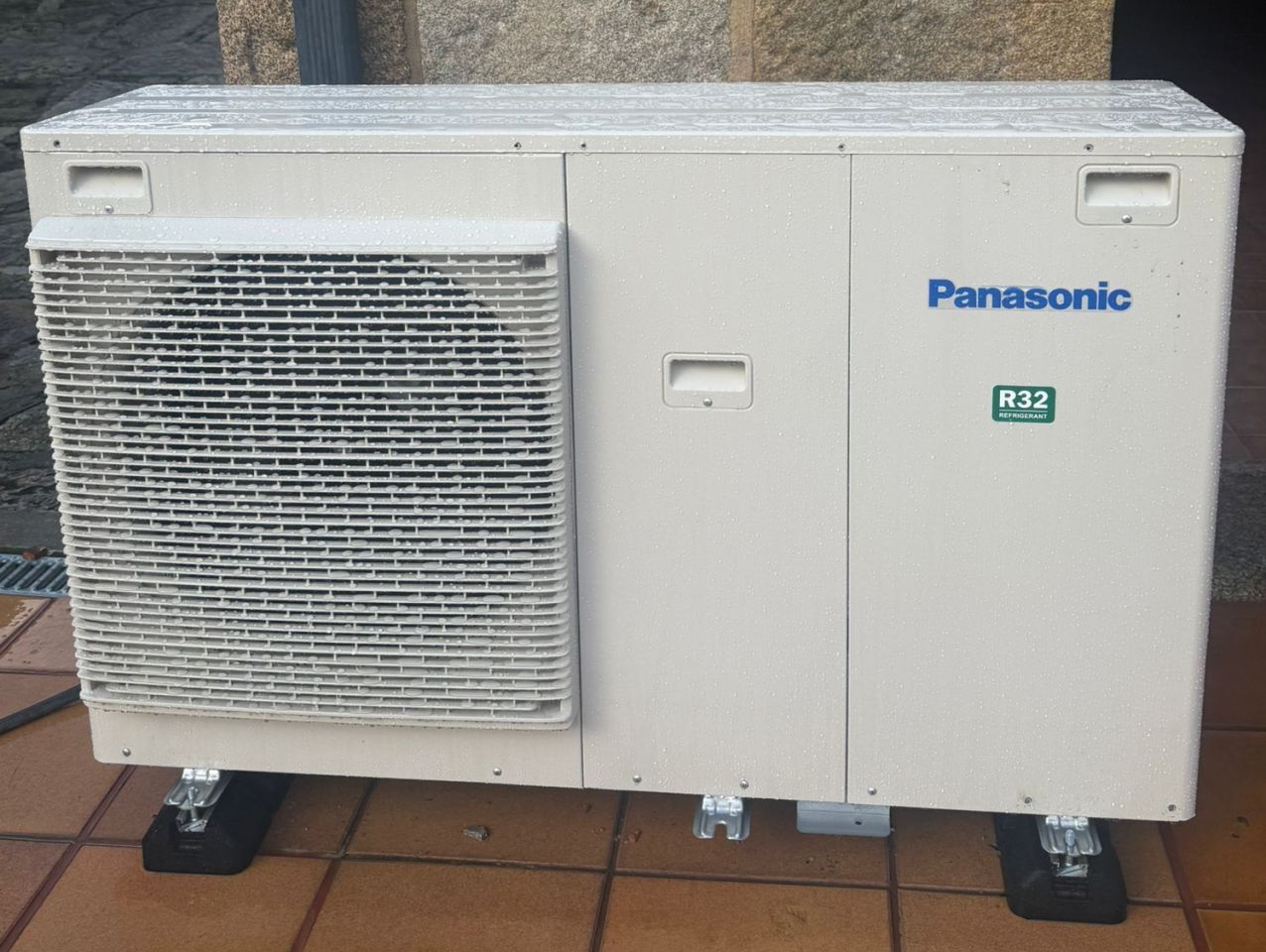 heat pump outdoor unit